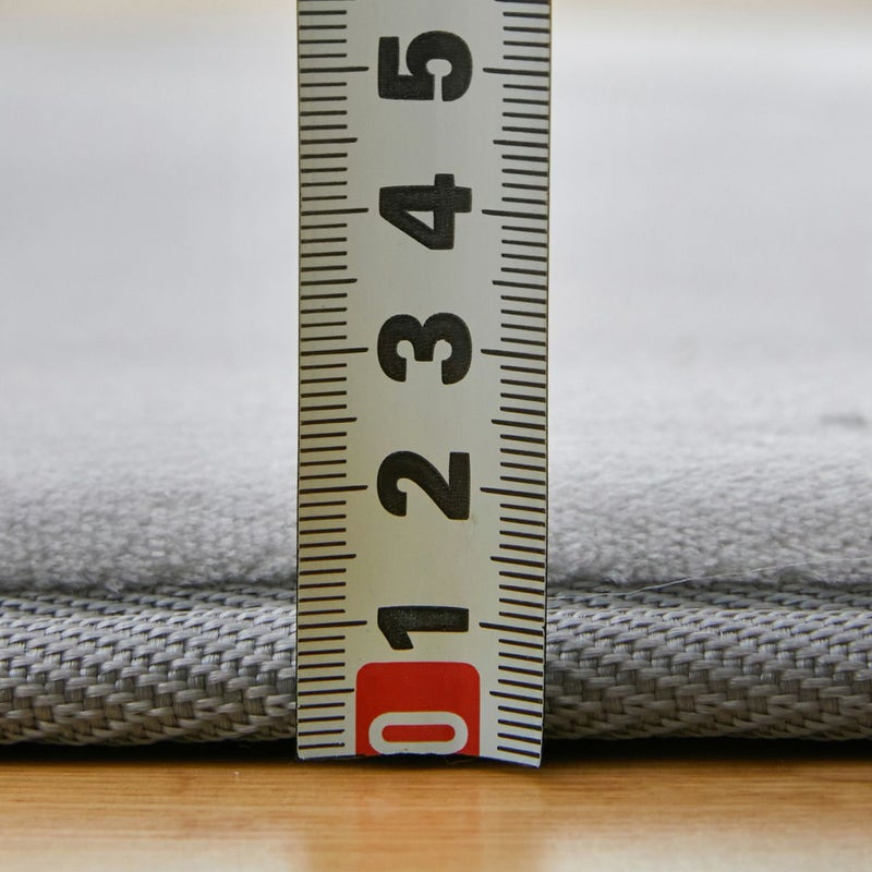 厚みを計測している様子