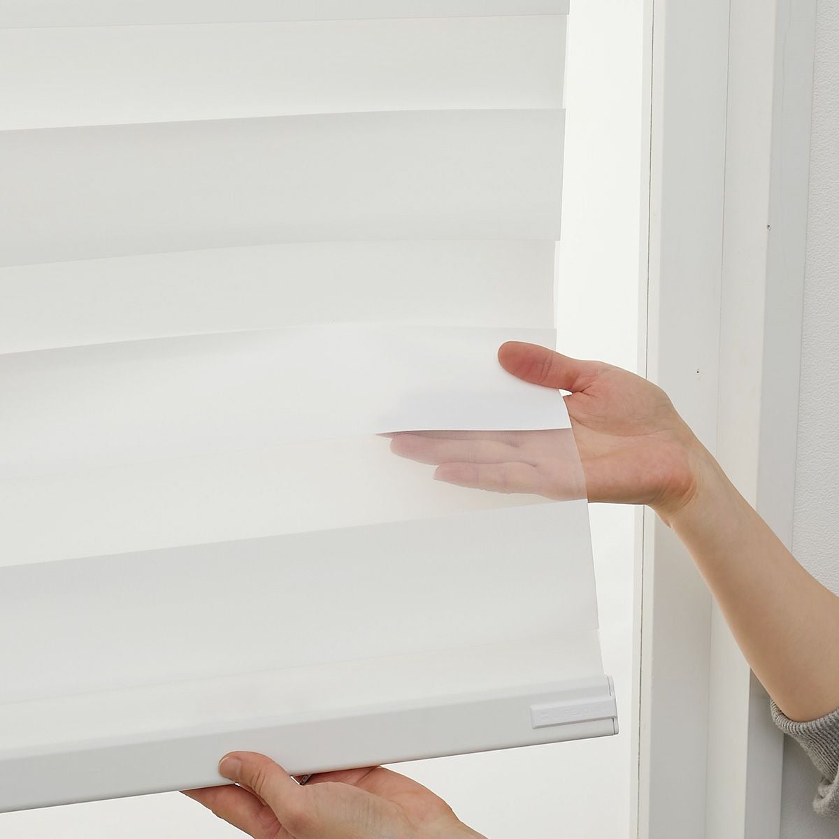 調光ロールスクリーン　遮光10