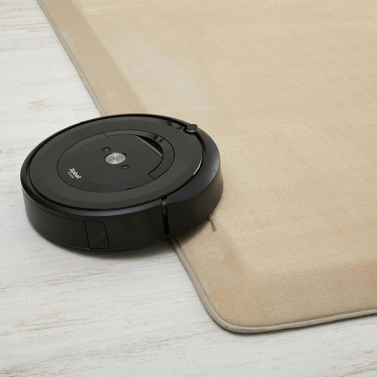 お掃除ロボット使用イメージ　ベージュ