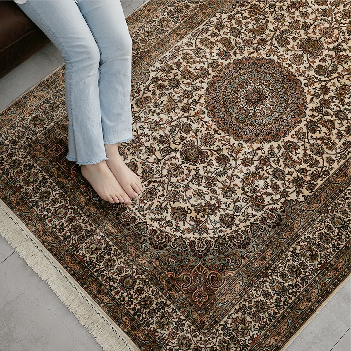 美しいデザインのラグ・カーペット、インドカシミール絨毯 カシミール シルクラグ #1 ラグ | オーダーカーペット・ラグのFROM FLOOR