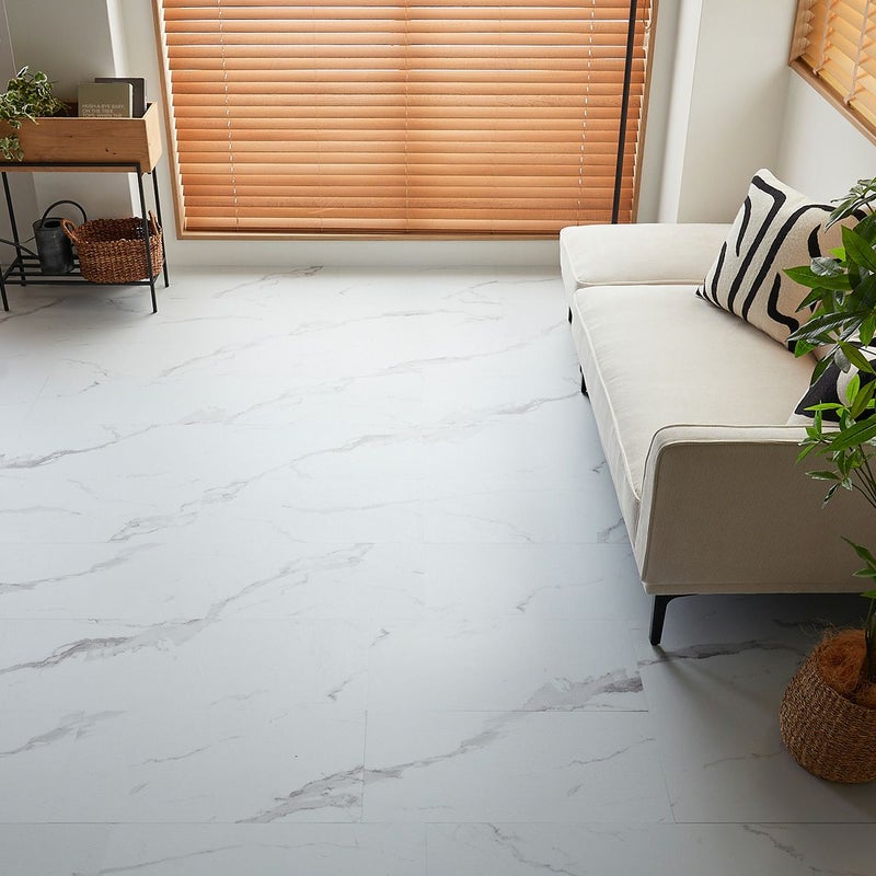 フロム ホワイトマーブル 部屋一部