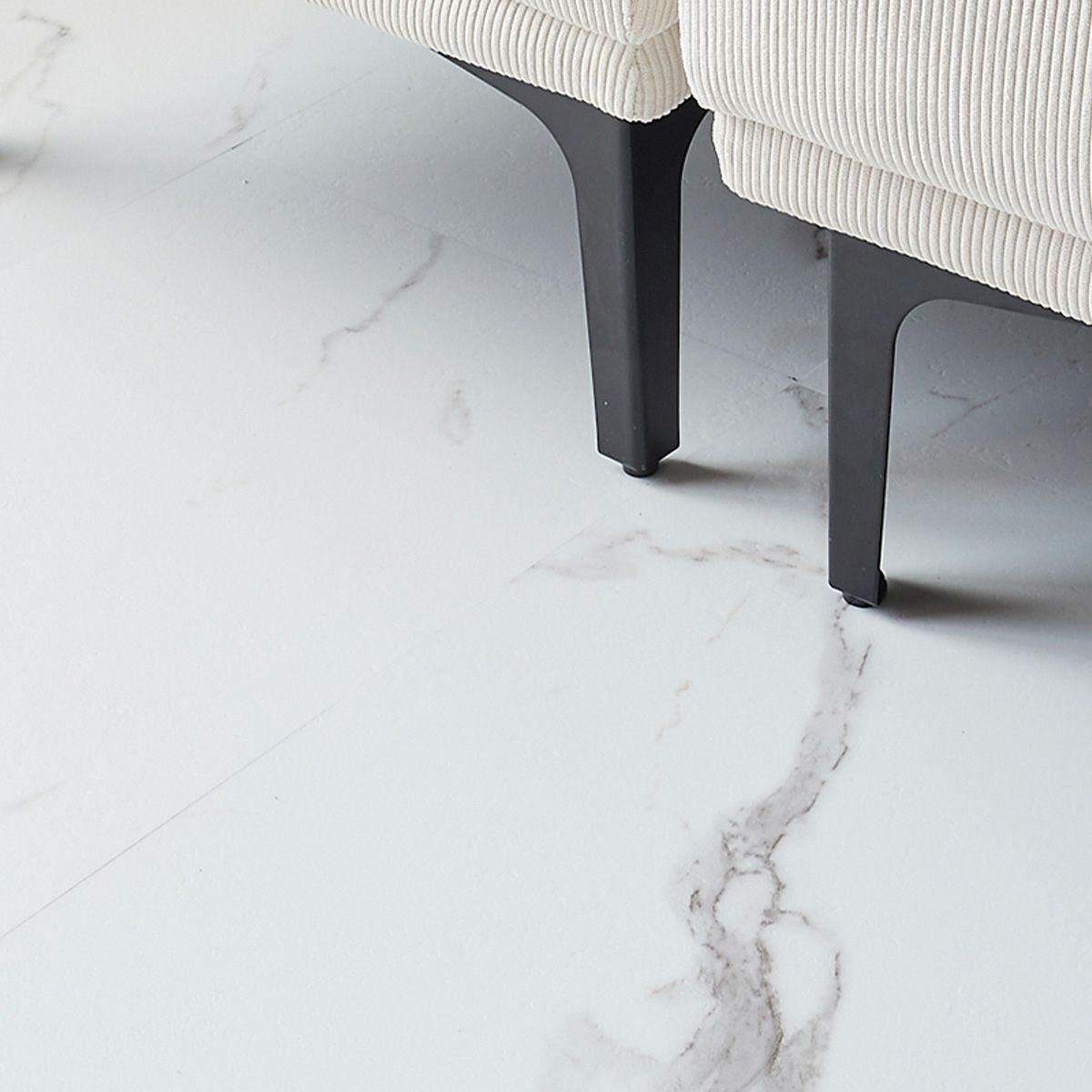 フロム ホワイトマーブル ソファの脚