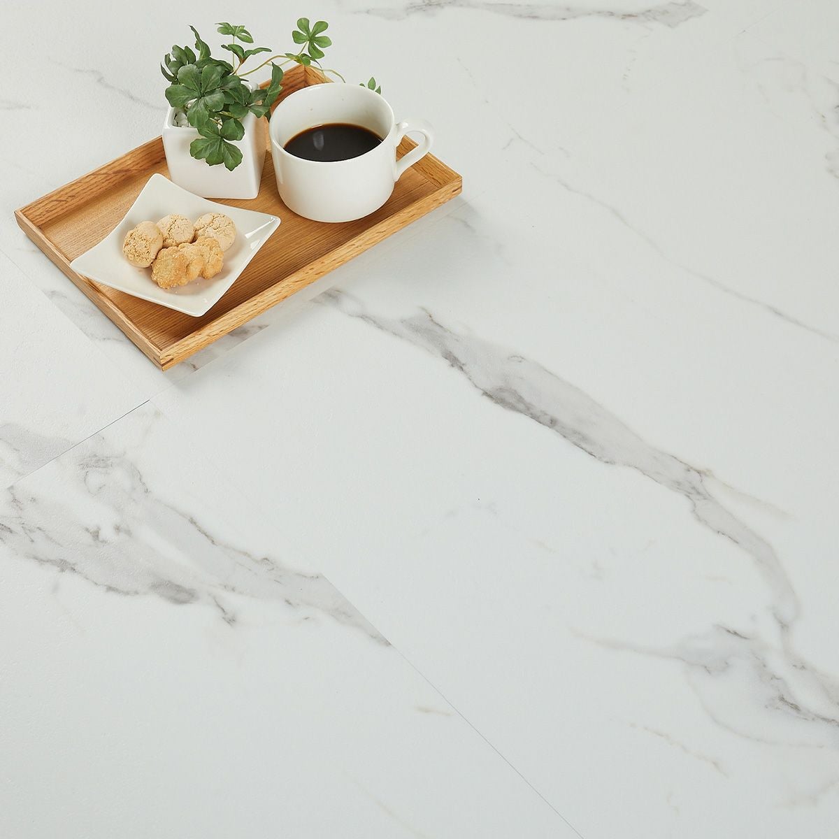 フロム ホワイトマーブル 少し寄りの画像