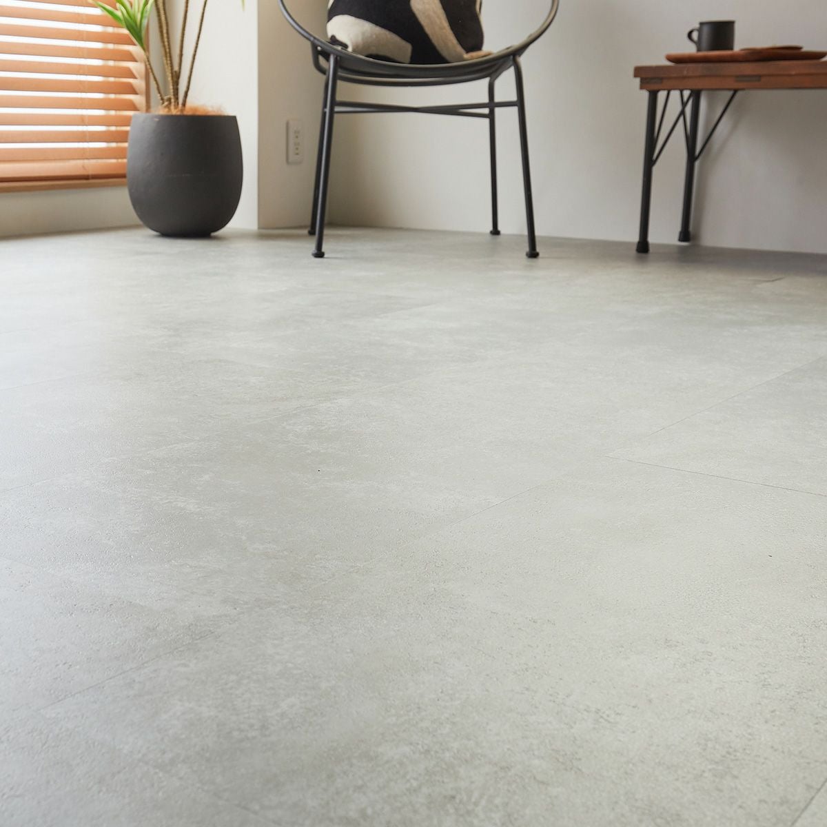 フロムラフグレージュ 床からの煽り