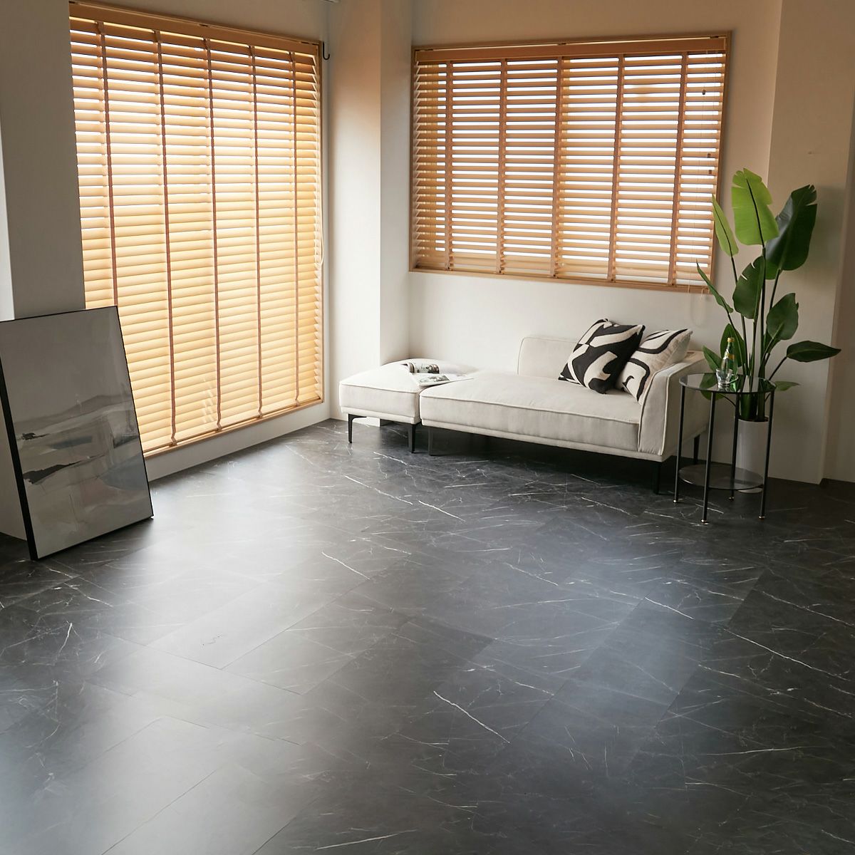 フロム ブラックマーブル 部屋全体