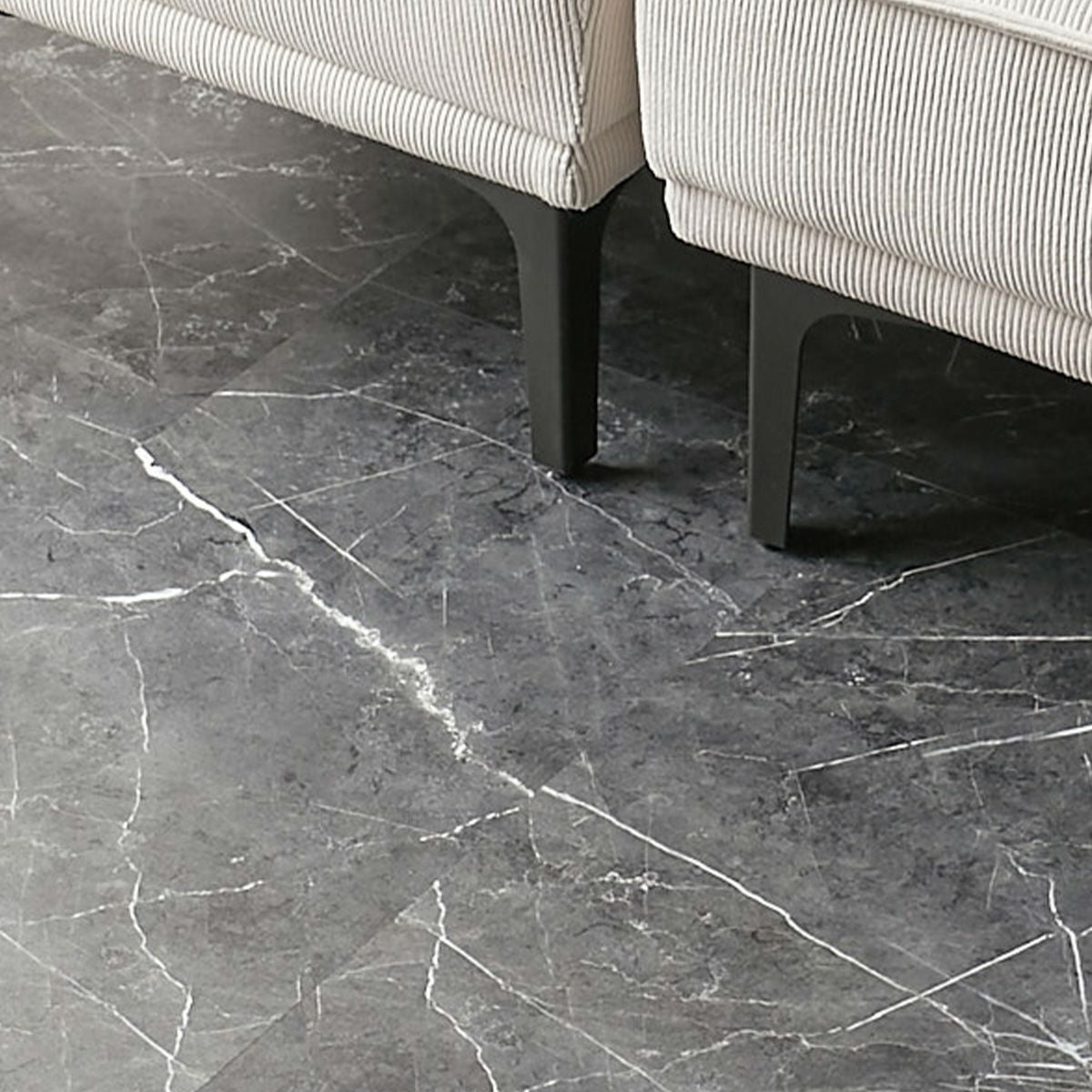 フロム ブラックマーブル ソファの脚