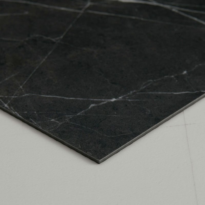 フロム ブラックマーブル 厚みが分かるアップの画像