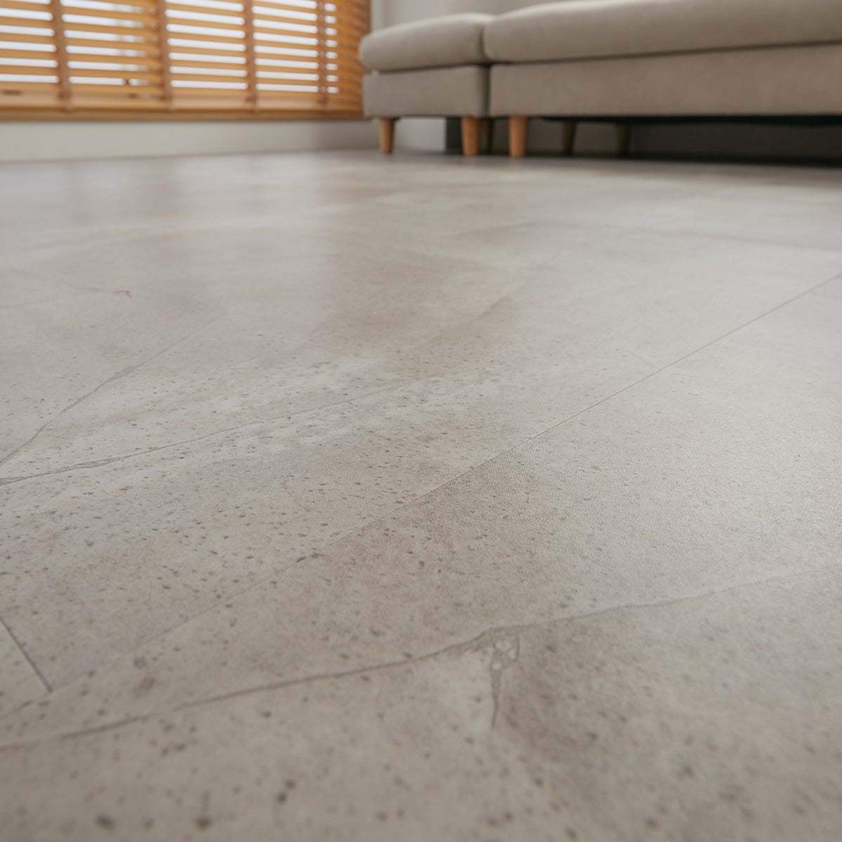 フロム ケーブグレージュ 床からの煽り