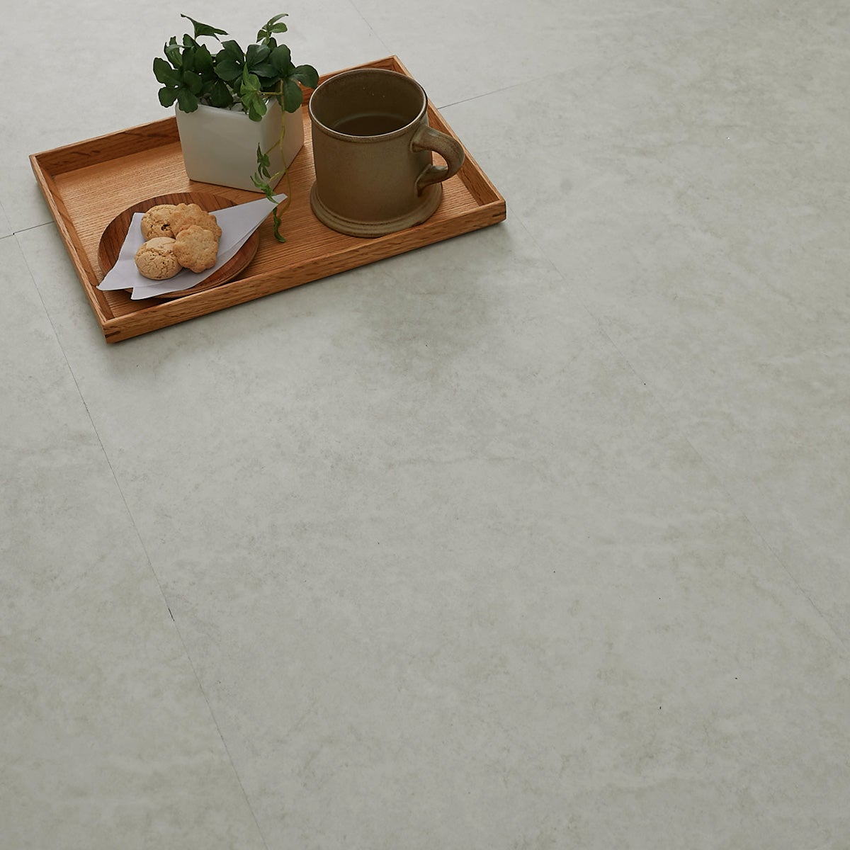 フロム グレイッシュベージュ 少し寄りの画像