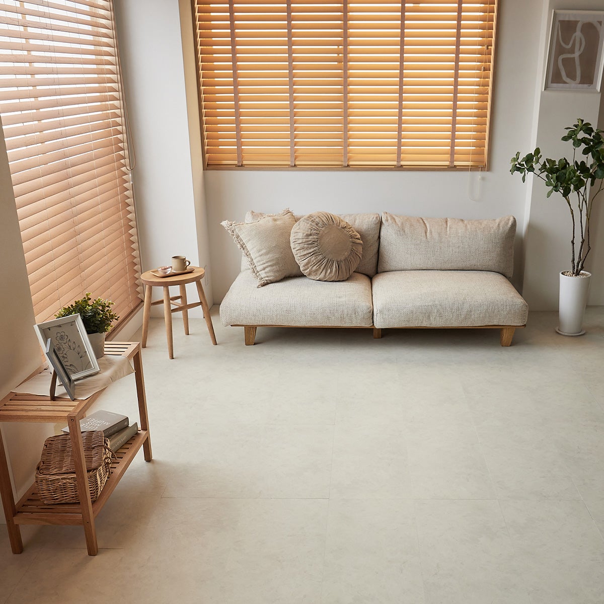 フロム　グレイッシュベージュ 部屋全体の画像2