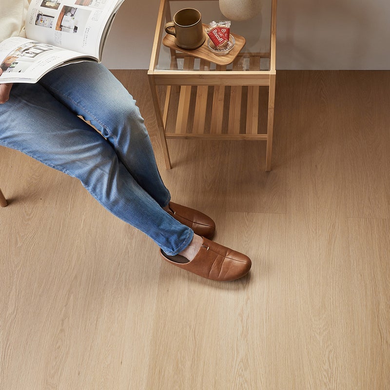 フロム ナチュラルウッド ソファでくつろぐ姿の俯瞰