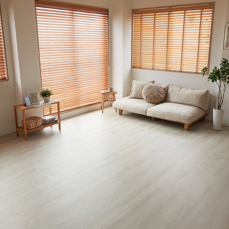 フロム ホワイトウッド 部屋全体