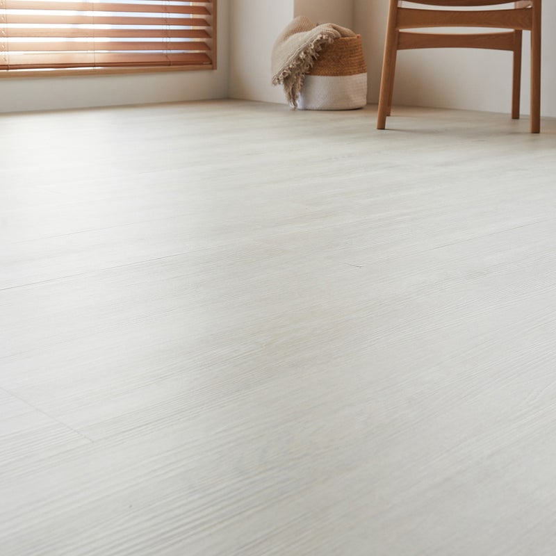 フロム ホワイトウッド 床からの煽り