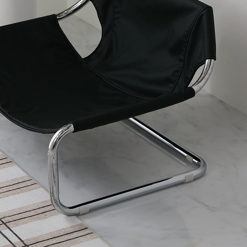 スチール脚のアップ