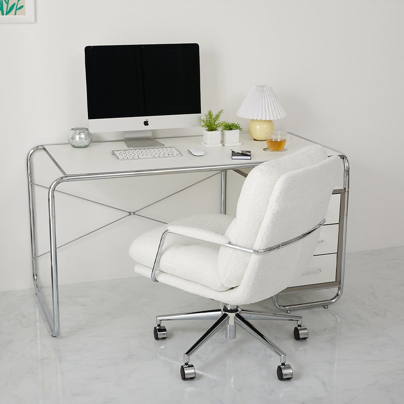 デスクチェアを斜め後ろから見た様子