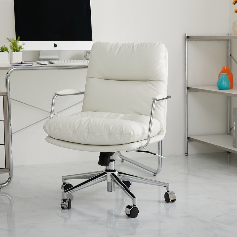 デスクチェアを斜め前から見た様子