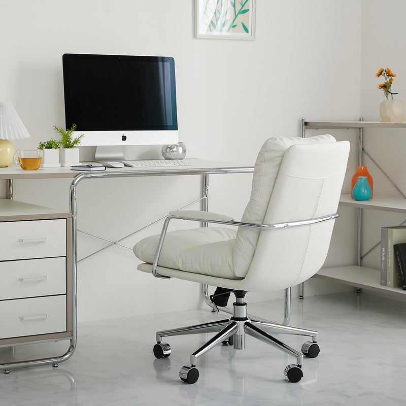 デスクチェアを斜め後ろから見た様子